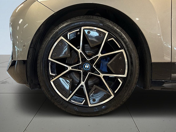 BMW iX 14 of 20