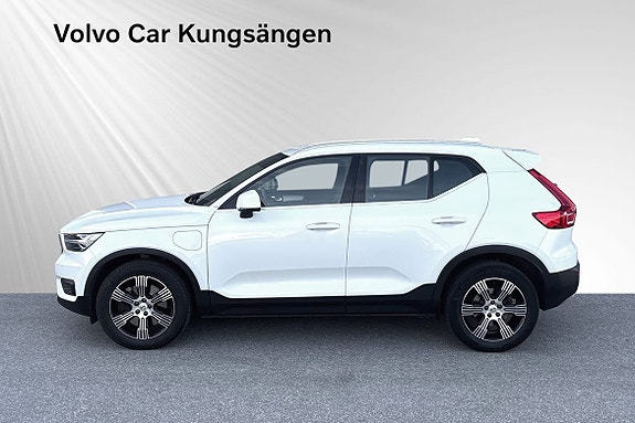 Volvo XC40 3 of 26