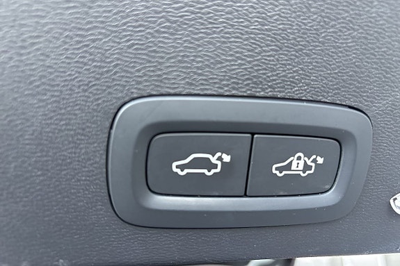 Volvo XC40 16 of 26