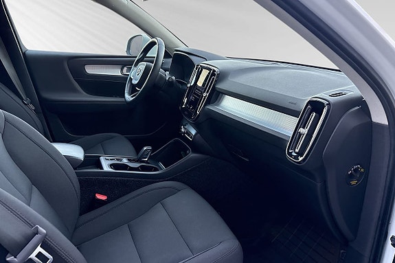 Volvo XC40 10 of 26