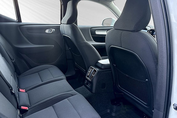 Volvo XC40 11 of 26