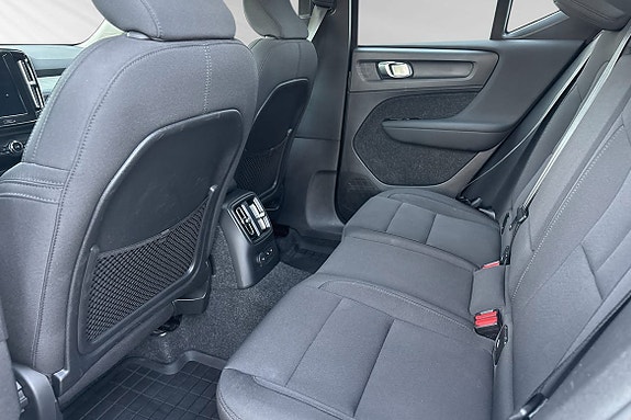 Volvo XC40 8 of 26
