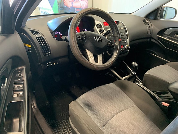 Kia Ceed 3 of 12