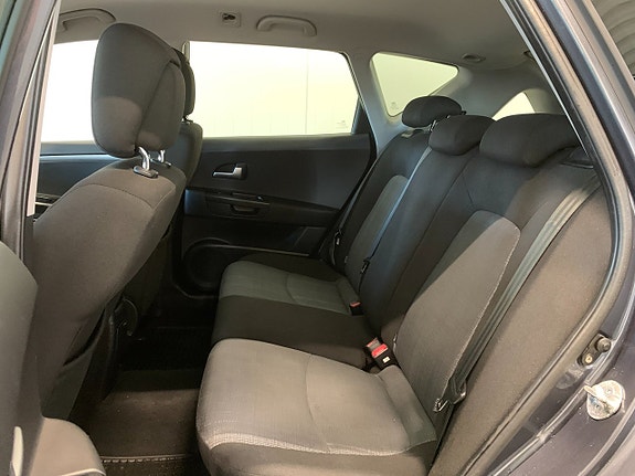Kia Ceed 4 of 12