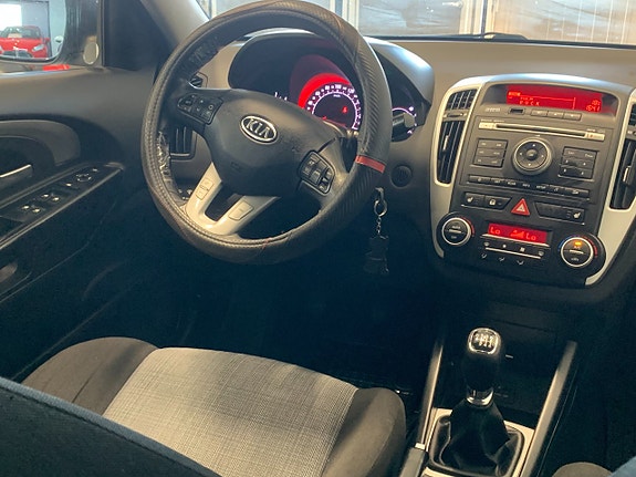 Kia Ceed 8 of 12