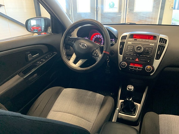 Kia Ceed 5 of 12