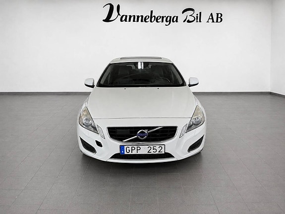 Volvo S60 2 of 8