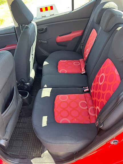 Hyundai i10 7 of 8