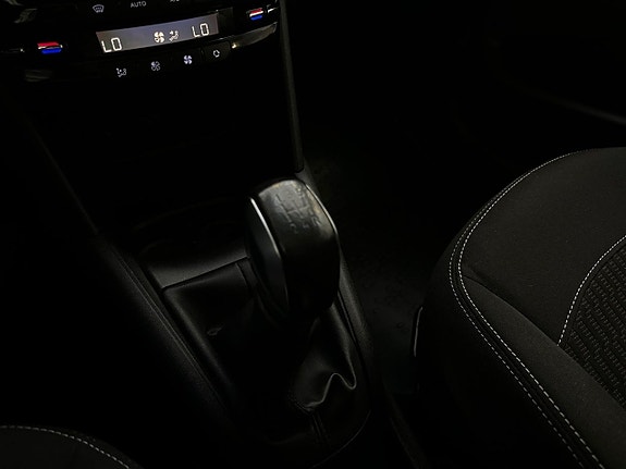 Peugeot 208 12 of 26