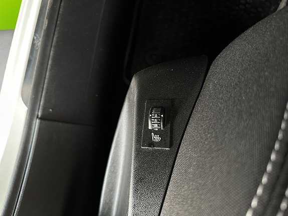 Peugeot 208 18 of 26
