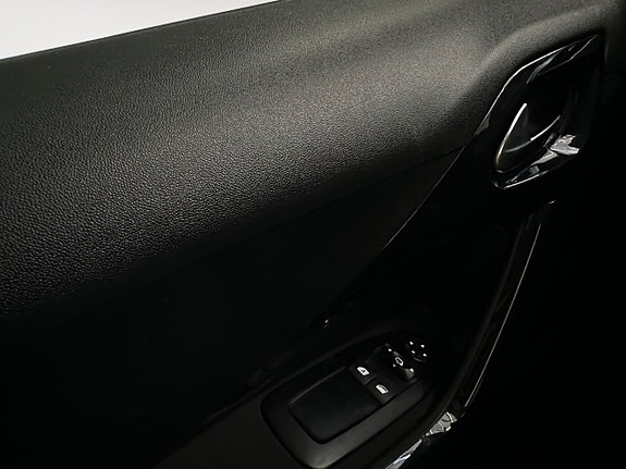 Peugeot 208 24 of 26