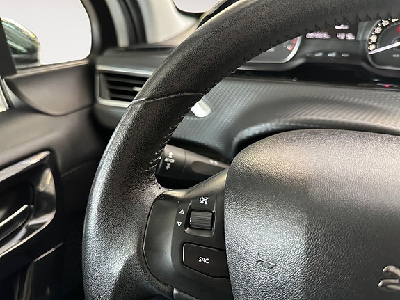 Peugeot 208 25 of 26