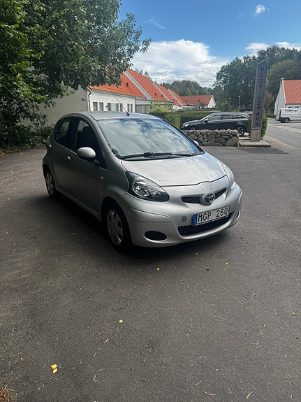 Toyota Aygo 2 of 4