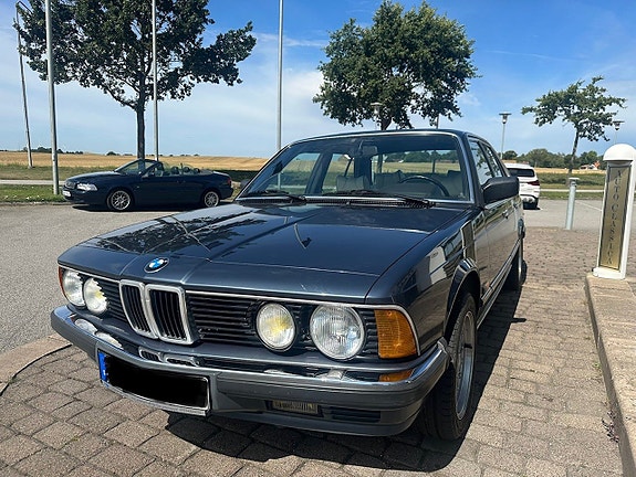 BMW 745i 3 of 8
