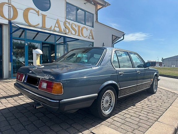 BMW 745i 4 of 8