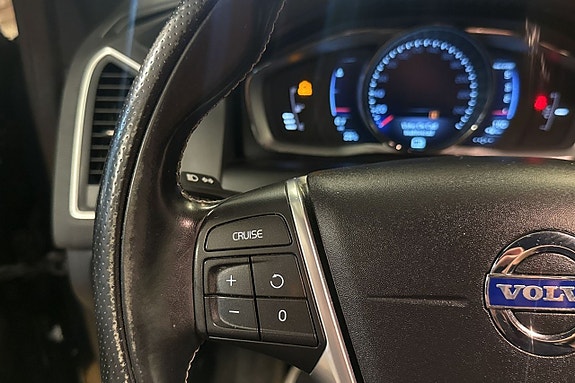 Volvo XC60 17 of 21