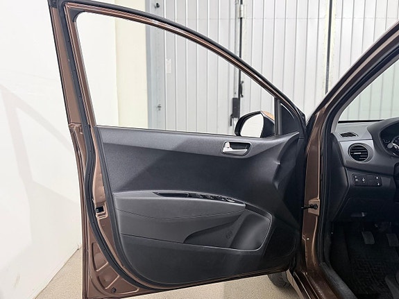 Hyundai i10 8 of 21