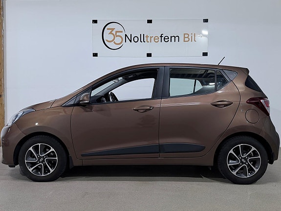 Hyundai i10 2 of 21