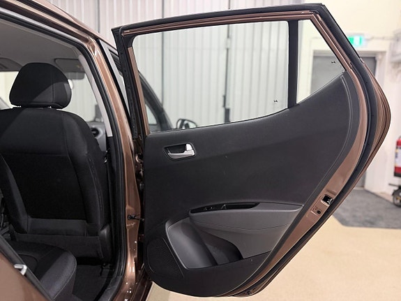 Hyundai i10 17 of 21