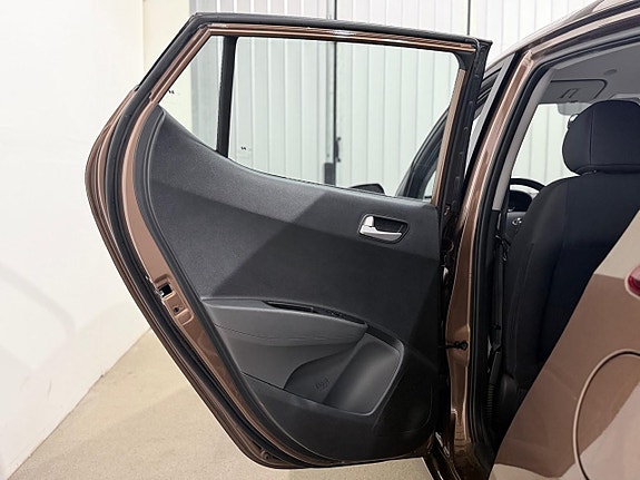 Hyundai i10 15 of 21