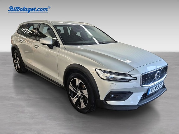 Volvo V60 Cross Country 3 of 11