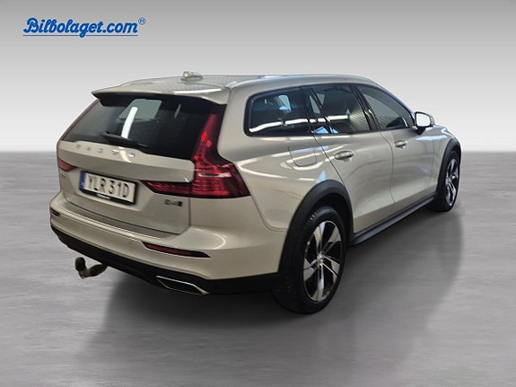 Volvo V60 Cross Country 5 of 11