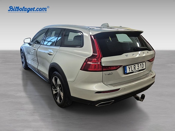 Volvo V60 Cross Country 7 of 11