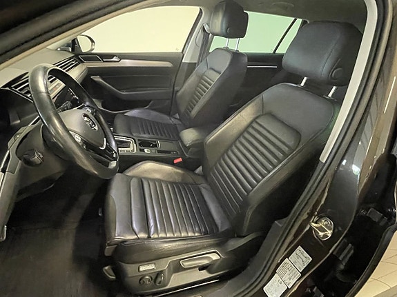 Volkswagen Passat Alltrack 4 of 6