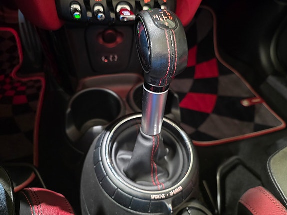 MINI Cooper S 6 of 9
