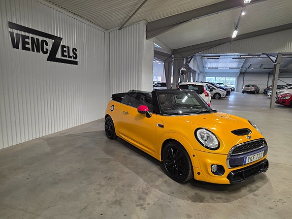 MINI Cooper S 2 of 9