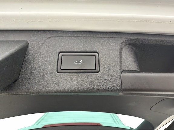 Volkswagen Passat 12 of 30