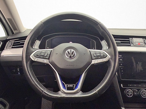 Volkswagen Passat 15 of 30