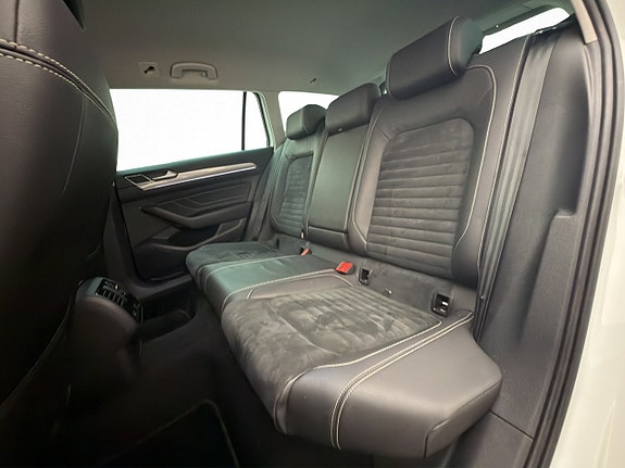 Volkswagen Passat 19 of 30