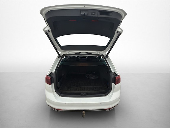 Volkswagen Passat 10 of 30