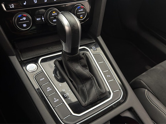 Volkswagen Passat 28 of 30