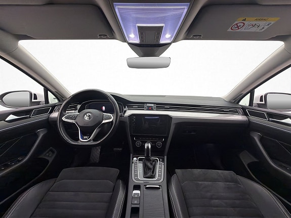 Volkswagen Passat 16 of 30