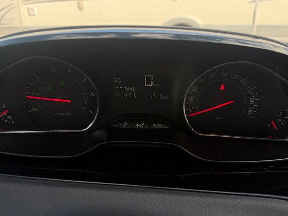 Peugeot 208 17 of 22