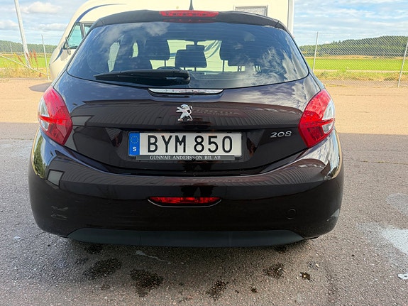Peugeot 208 8 of 22