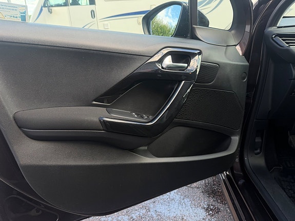 Peugeot 208 14 of 22