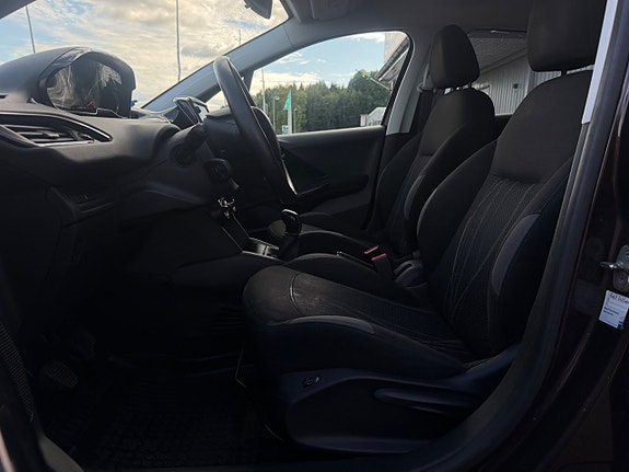 Peugeot 208 15 of 22