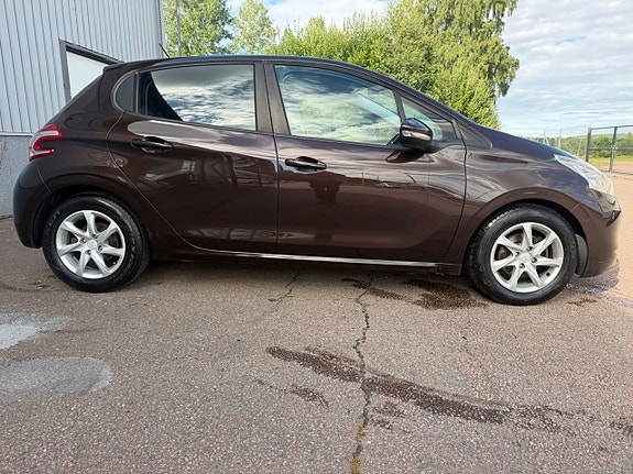 Peugeot 208 5 of 22