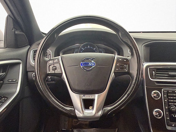 Volvo V60 11 of 30
