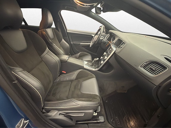 Volvo V60 10 of 30