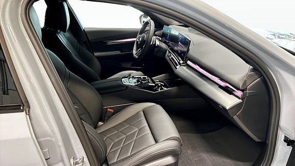 BMW 530e 3 of 9