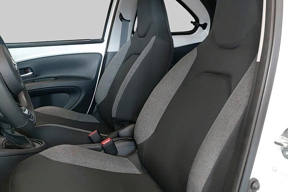Toyota Aygo X 7 of 11