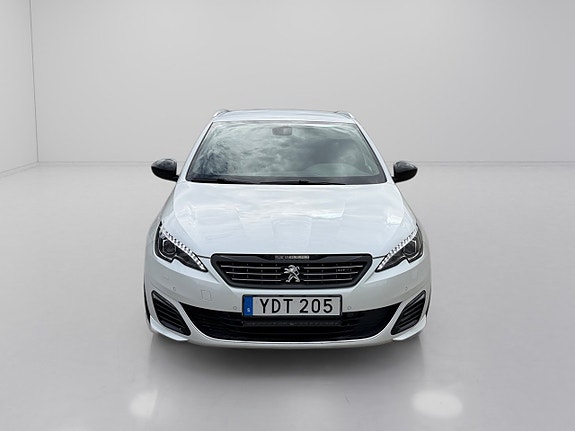 Peugeot 308 SW 2 of 15
