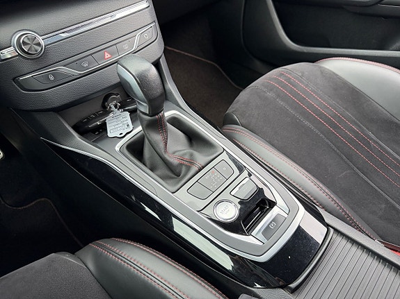 Peugeot 308 SW 13 of 15