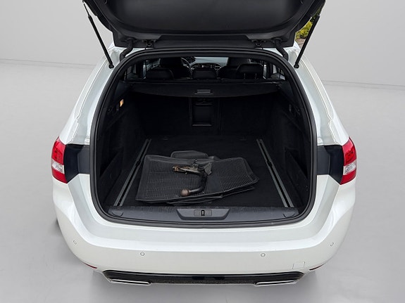 Peugeot 308 SW 8 of 15