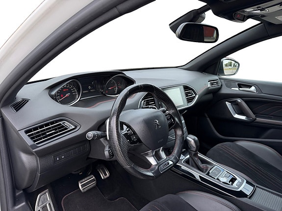 Peugeot 308 SW 11 of 15