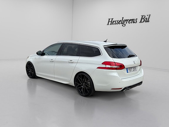 Peugeot 308 SW 10 of 15